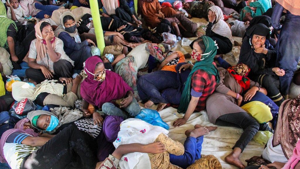 TNI AL Serahkan 105 Pengungsi Rohingya kepada UNHCR di Lhokseumawe TNI AL Serahkan 105 Pengungsi Rohingya kepada UNHCR di Lhokseumawe