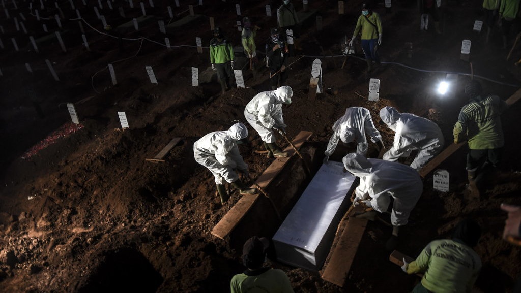 Menghitung Jumlah Nakes yang Positif dan Meninggal akibat Corona Menghitung Jumlah Nakes yang Positif dan Meninggal akibat Corona