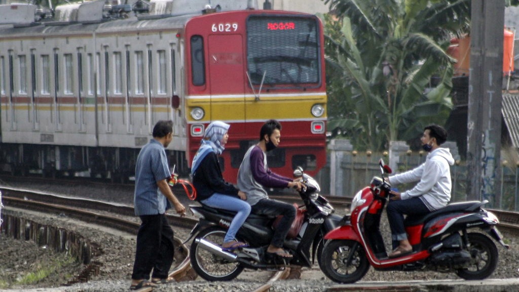 Tiga Kecelakaan dalam Sehari, KAI: Lebih Waspada Saat Melintas Tiga Kecelakaan dalam Sehari, KAI: Lebih Waspada Saat Melintas