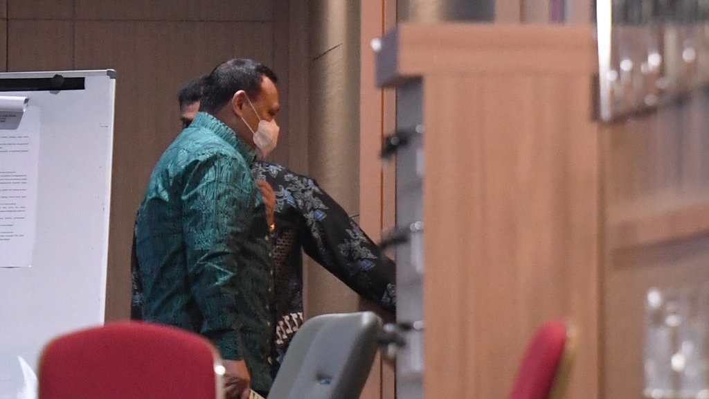 Menakar Pelanggaran Etik Firli Bahuri dan Ketegasan Dewas KPK Menakar Pelanggaran Etik Firli Bahuri dan Ketegasan Dewas KPK