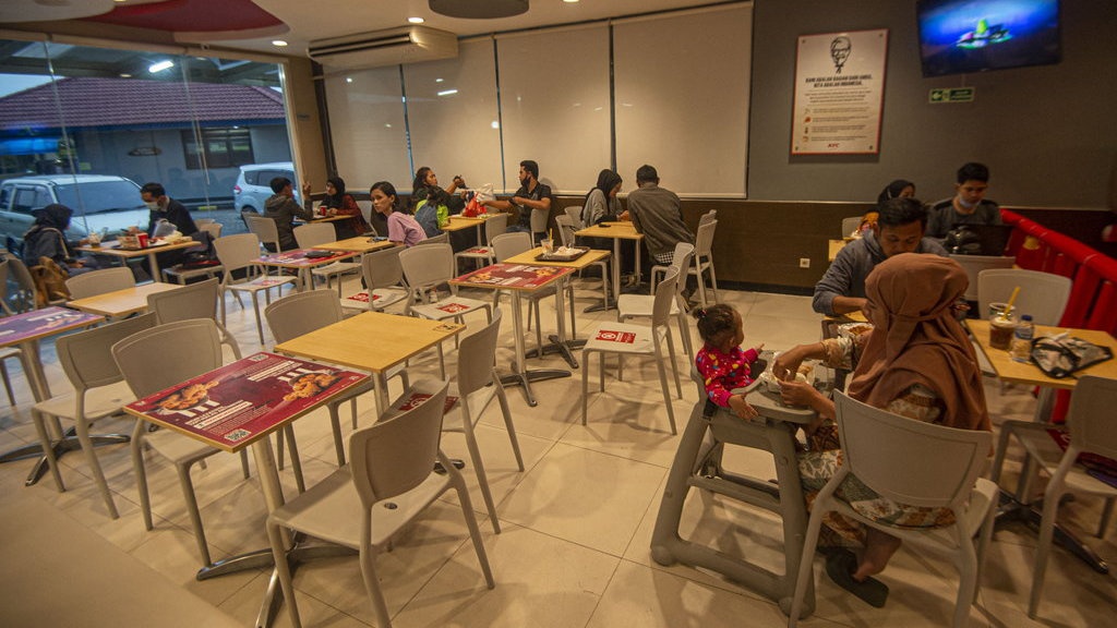 Disharmoni Regulasi di Balik Kerumunan Warga DKI di Kota Penyangga Disharmoni Regulasi di Balik Kerumunan Warga DKI di Kota Penyangga