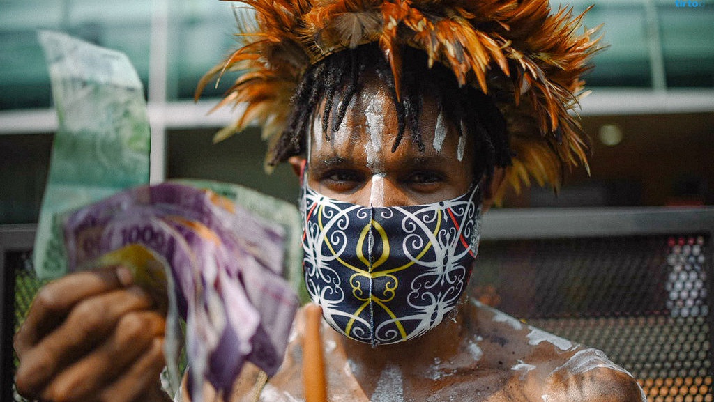 Aksi Pengembalian Beasiswa LPDP Veronica Koman Aksi Pengembalian Beasiswa LPDP Veronica Koman