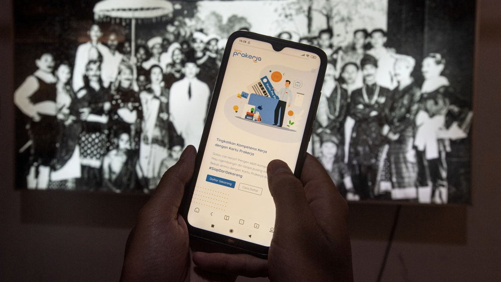 Dampak Kartu Prakerja & Tantangannya Dalam Menjembatani Dunia Kerja