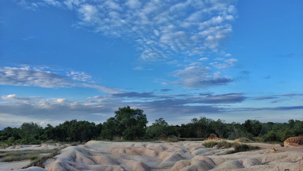Daftar Wisata Pulau Bintan: Ada Pantai Trikora dan Desa Senggarang