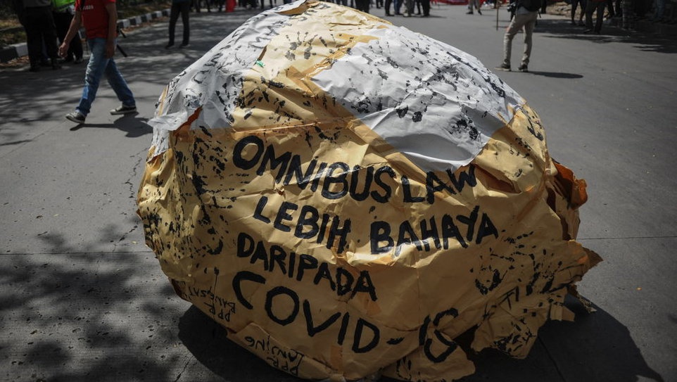 Mengurut Ketentuan Pesangon Setelah UU Ciptaker Disahkan Mengurut Ketentuan Pesangon Setelah UU Ciptaker Disahkan