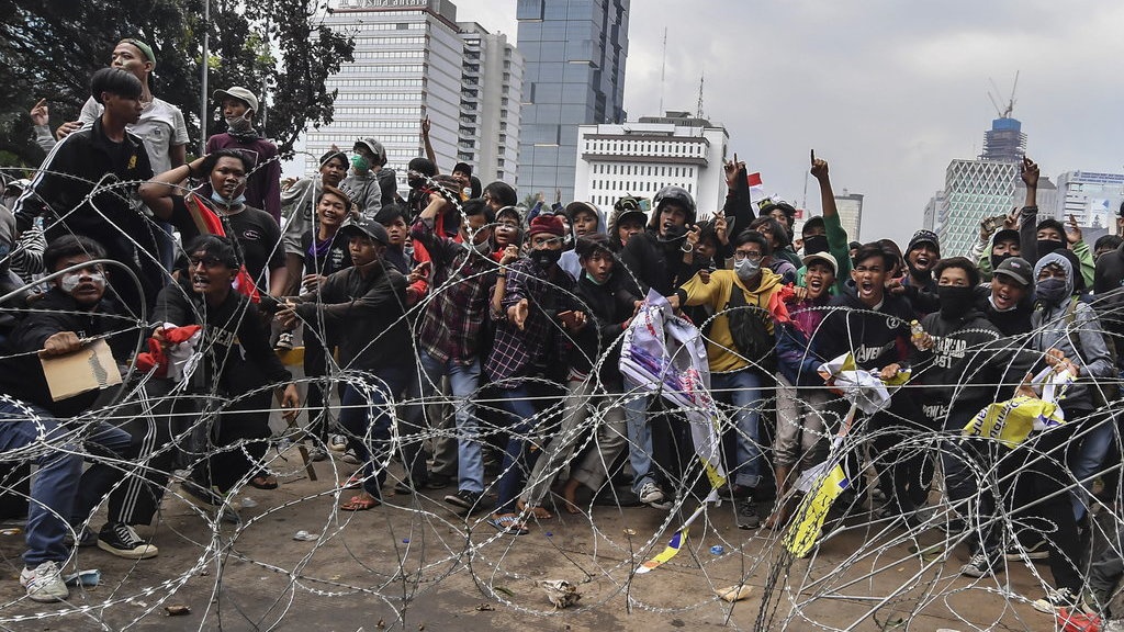 Saat DPR Gocek Rakyat & Rahasiakan Draf Final UU Cipta Kerja Saat DPR Gocek Rakyat & Rahasiakan Draf Final UU Cipta Kerja