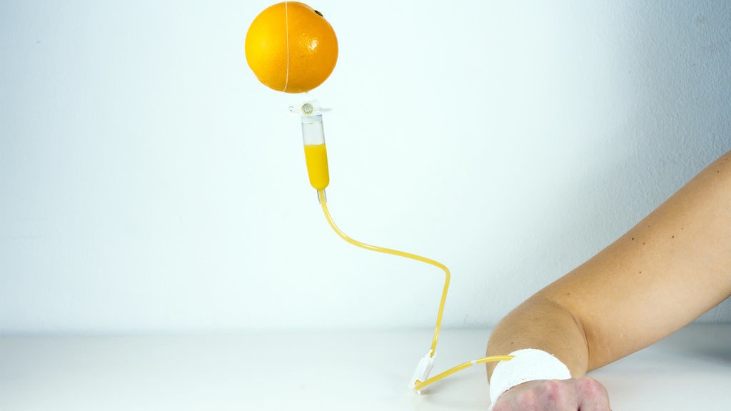 Mengenal Vitamin Infus, Manfaat, dan Risikonya Bagi Kesehatan Mengenal Vitamin Infus, Manfaat, dan Risikonya Bagi Kesehatan