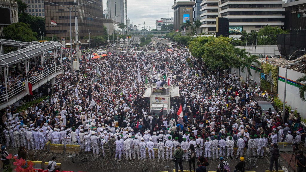 Polisi Tangkap 10 Pemuda yang Ikut Demo di Kedubes Perancis Polisi Tangkap 10 Pemuda yang Ikut Demo di Kedubes Perancis