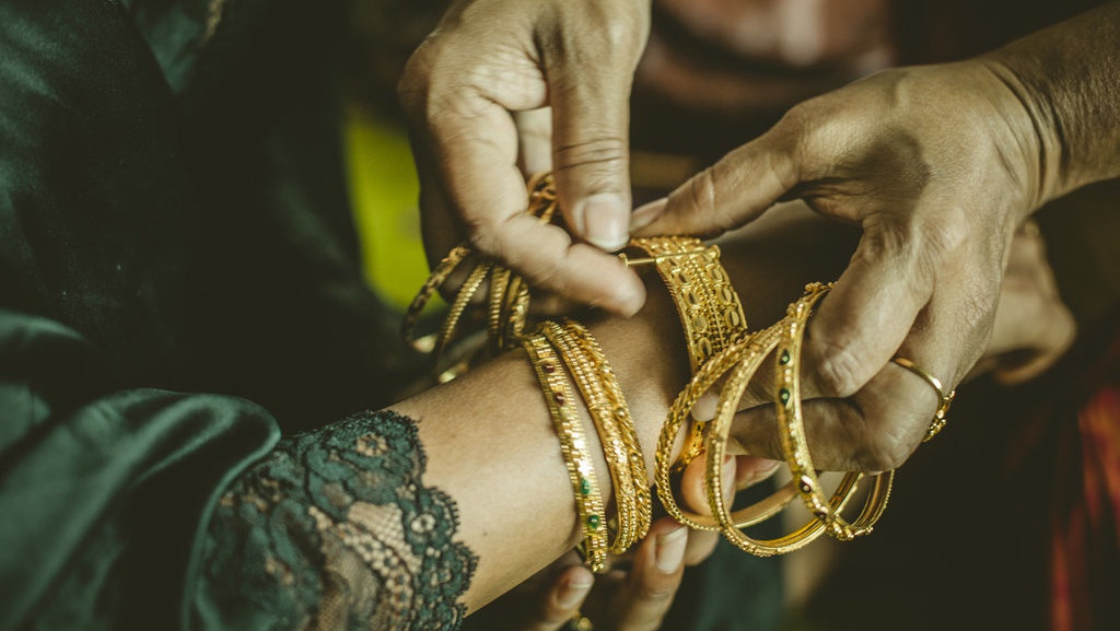 Perbedaan Perhiasan Emas Muda dan Emas Tua, Apa Kelebihannya? Perbedaan Perhiasan Emas Muda dan Emas Tua, Apa Kelebihannya?