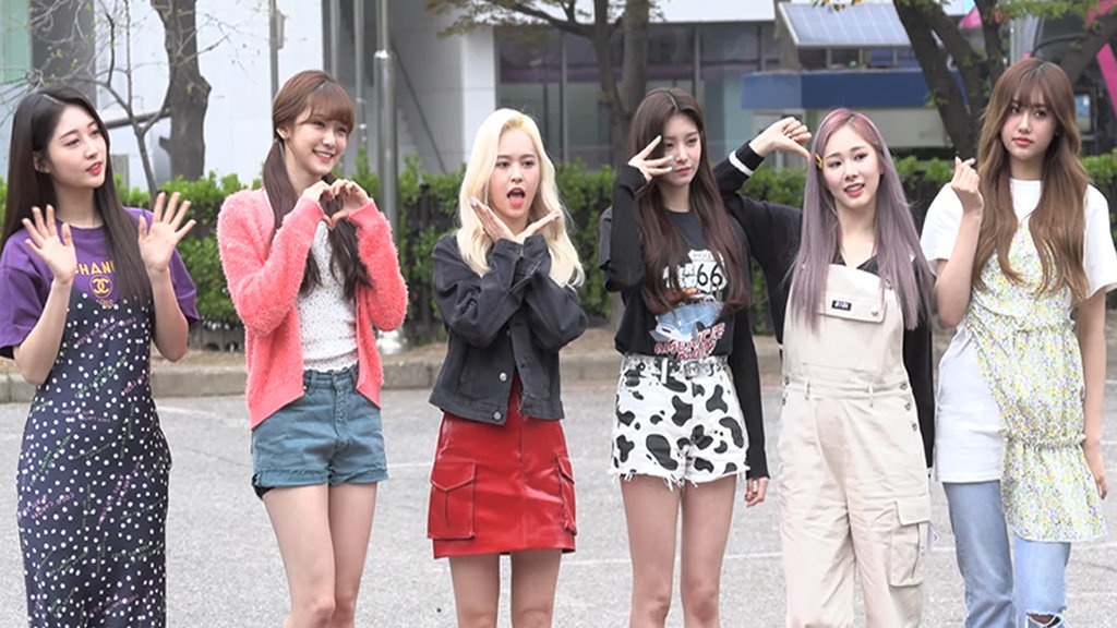 Lirik Lagu EVERGLOW-FIRST: Bahasa Korea dan Terjemahan Inggrisnya