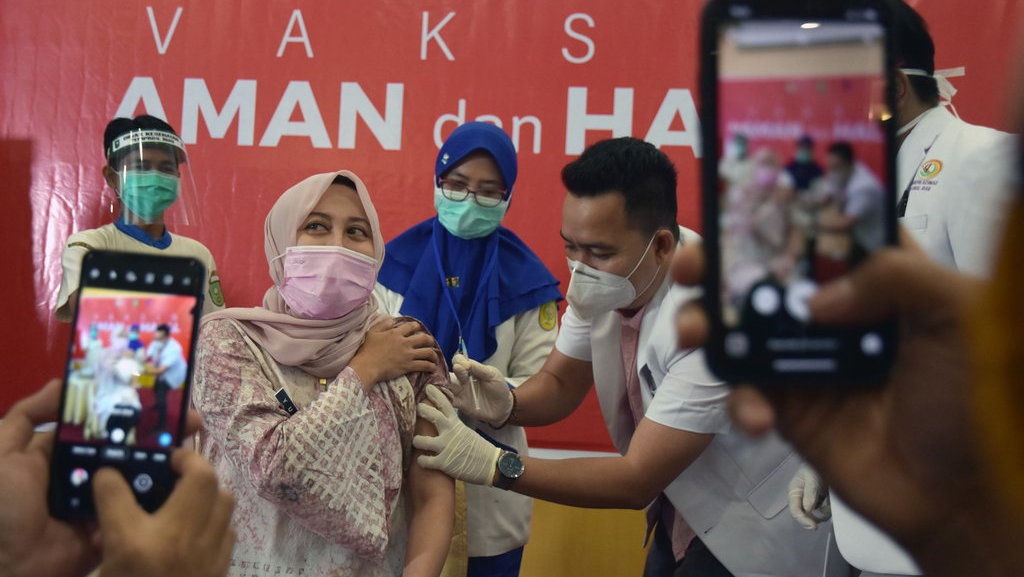 Cara Registrasi Vaksinasi COVID-19 Tenaga Kesehatan via WhatsApp