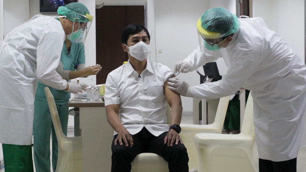 Vaksinasi RI Diprediksi Molor Sampai 2023, Apa Bahaya Buat Ekonomi? Vaksinasi RI Diprediksi Molor Sampai 2023, Apa Bahaya Buat Ekonomi?