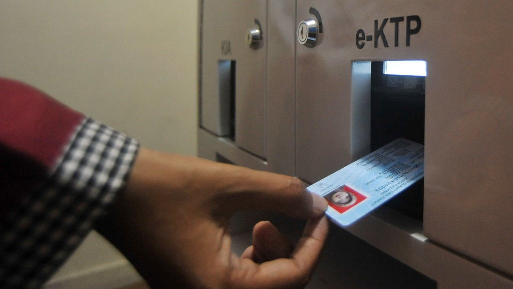 Status Warga Negara Indonesia Menurut UUD 1945 Status Warga Negara Indonesia Menurut UUD 1945