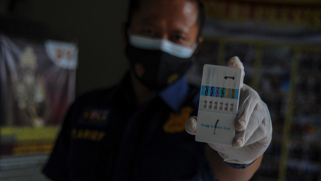 Hasil Tes Urine Kompol Yuni Positif Gunakan Sabu-sabu Hasil Tes Urine Kompol Yuni Positif Gunakan Sabu-sabu