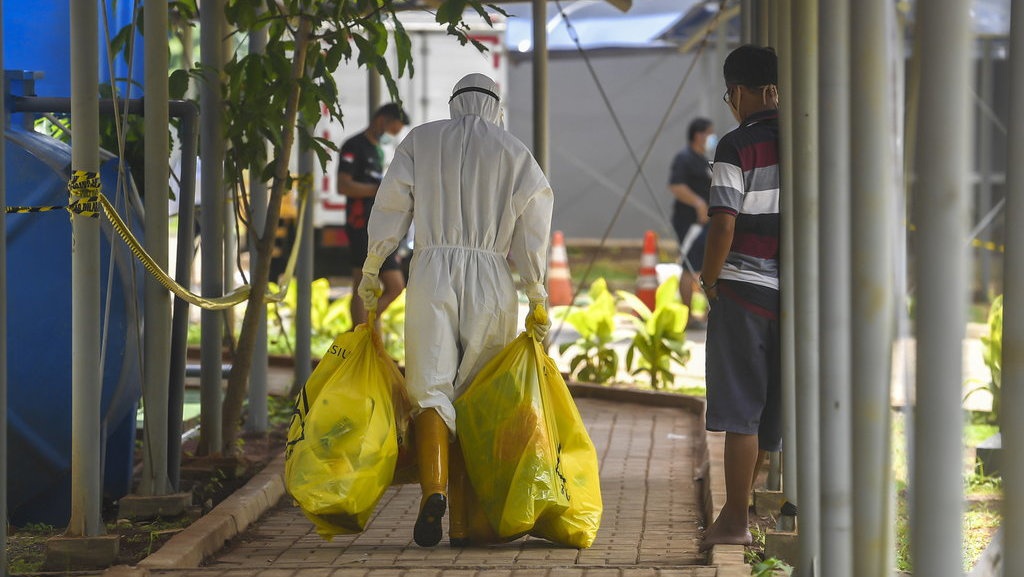 Ketika Nakes Dipecat Usai Protes Insentif yang Telat & Dipotong Ketika Nakes Dipecat Usai Protes Insentif yang Telat & Dipotong