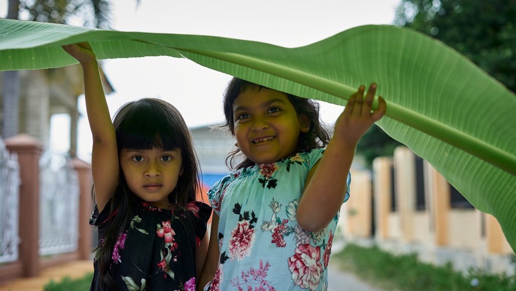 Contoh Sikap Perilaku Positif-Negatif Sehari-hari di Masyarakat Contoh Sikap Perilaku Positif-Negatif Sehari-hari di Masyarakat