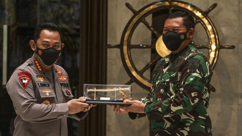 Sigit: Polri Siap Fasilitasi Anak Awak KRI Nanggala 402 jadi Polisi Sigit: Polri Siap Fasilitasi Anak Awak KRI Nanggala 402 jadi Polisi