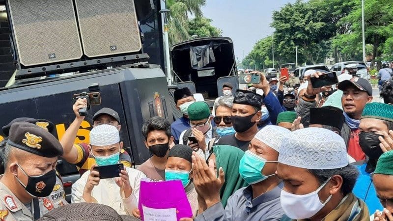 Sidang Vonis Rizieq Shihab: Total 32 Simpatisan Ditangkap Polisi Sidang Vonis Rizieq Shihab: Total 32 Simpatisan Ditangkap Polisi