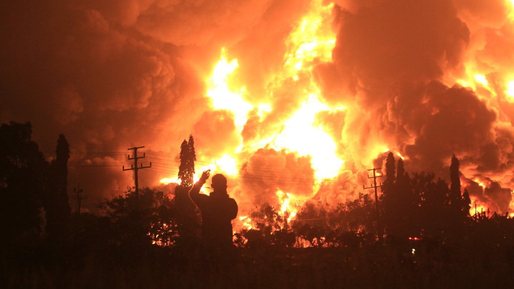 Tangki Kilang Balongan Meledak, Suplai Avtur 3 Bandara Terdampak