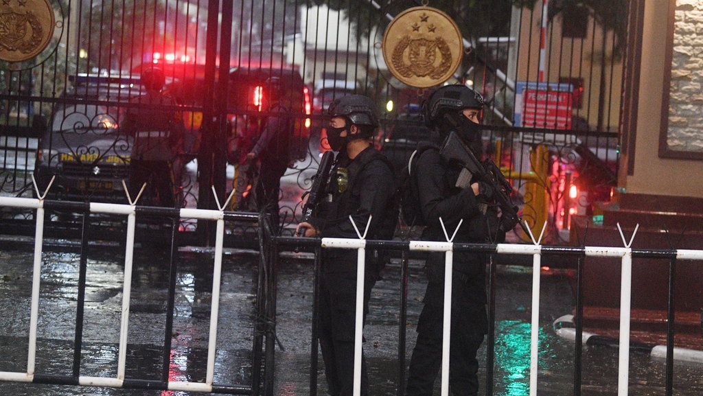 Teroris di Mabes Polri Pendukung ISIS & Sebar 6 Tembakan ke Polisi