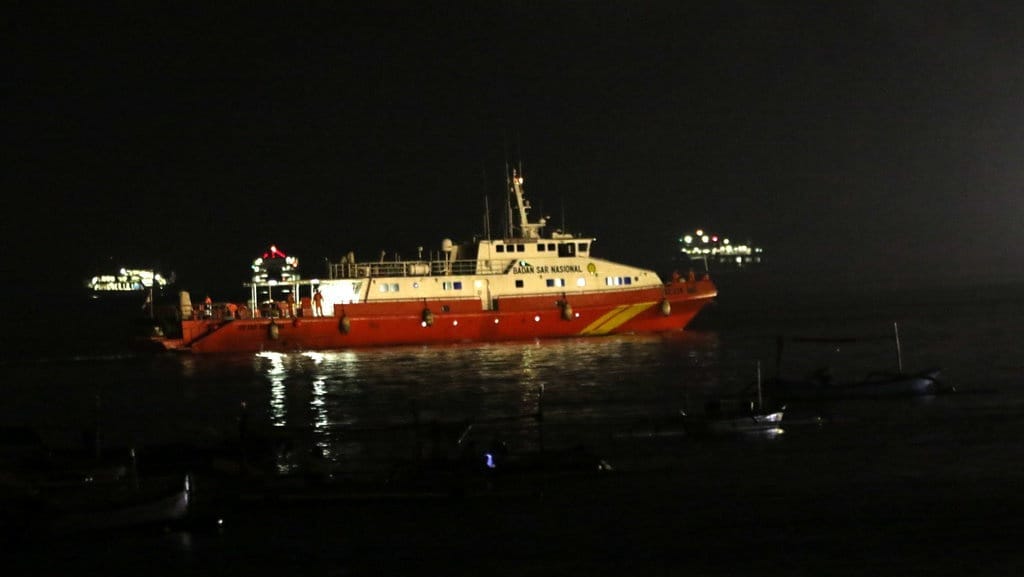 Pencarian Hari Ke-1 Nanggala: Temuan Awal & 3 Negara Kirim Kapal Pencarian Hari Ke-1 Nanggala: Temuan Awal & 3 Negara Kirim Kapal