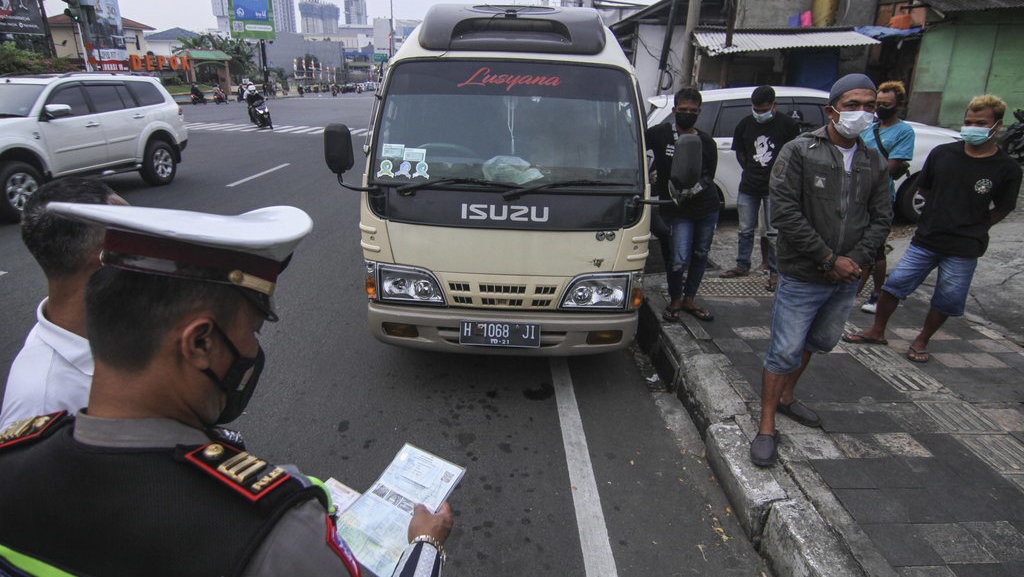 Jokowi: 18,9 Juta Orang Masih akan Mudik, Larangan Harus Gencar