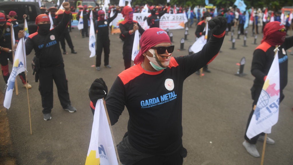 Peringatan Hari Buruh 1 Mei, 28 Mahasiswa UI Ditangkap Polisi Peringatan Hari Buruh 1 Mei, 28 Mahasiswa UI Ditangkap Polisi