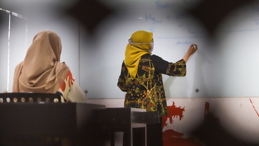 8 Contoh Soal Hukum Faraday 1 dan 2 beserta Jawabannya