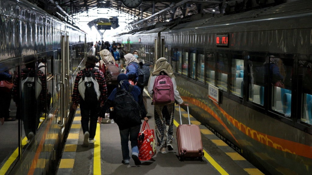 Syarat Terbaru Naik Kereta Api Setelah Larangan Mudik 2021 Berakhir Syarat Terbaru Naik Kereta Api Setelah Larangan Mudik 2021 Berakhir