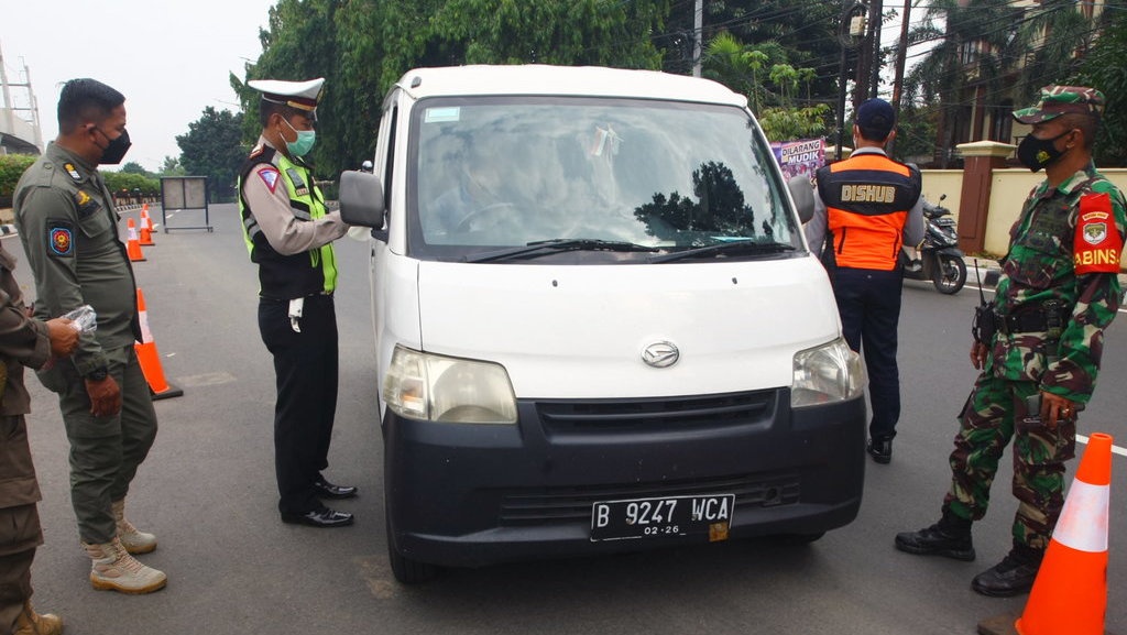 Cegah Lonjakan Wisatawan, Polda Banten Lakukan 8 Titik Penyekatan Cegah Lonjakan Wisatawan, Polda Banten Lakukan 8 Titik Penyekatan