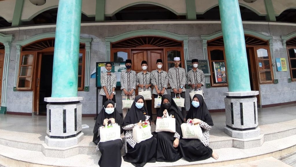 QNET Bagikan 1000 Sembako