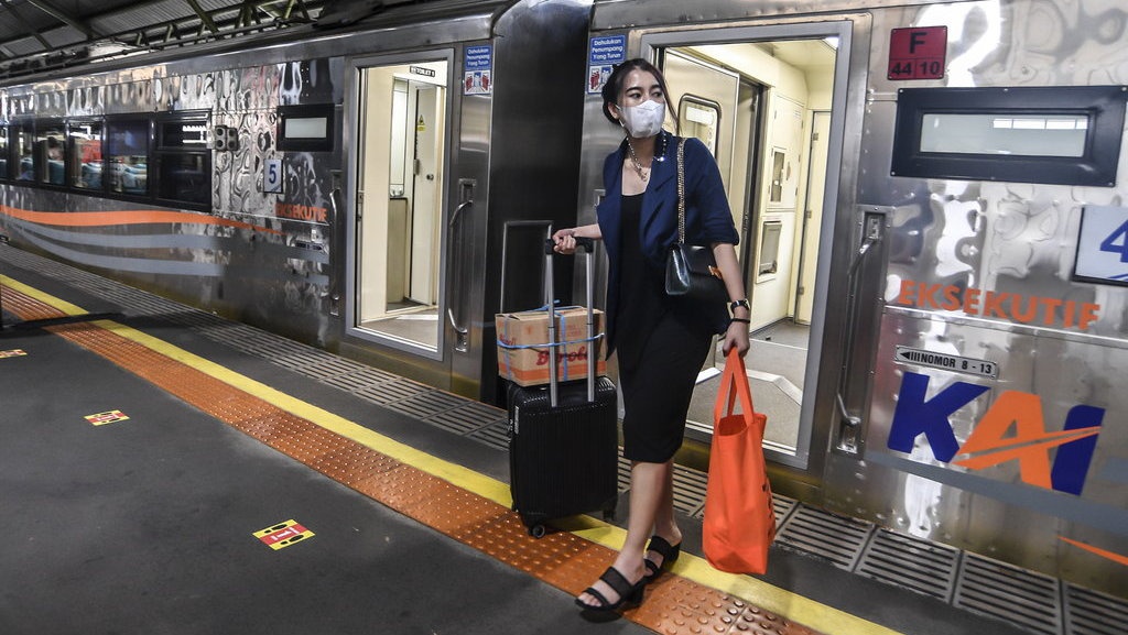 Lonjakan Penumpang KAI Naik, tapi Ketepatan Waktu Kereta Turun Lonjakan Penumpang KAI Naik, tapi Ketepatan Waktu Kereta Turun