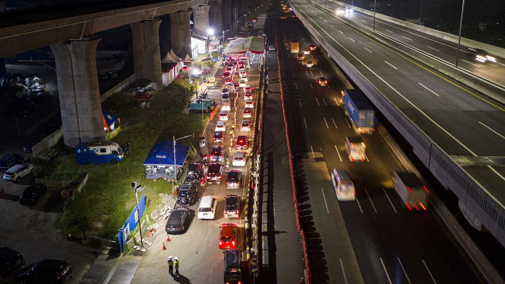 Tekan COVID-19 dengan Perketat Penyaringan Pemudik Saat Arus Balik Tekan COVID-19 dengan Perketat Penyaringan Pemudik Saat Arus Balik