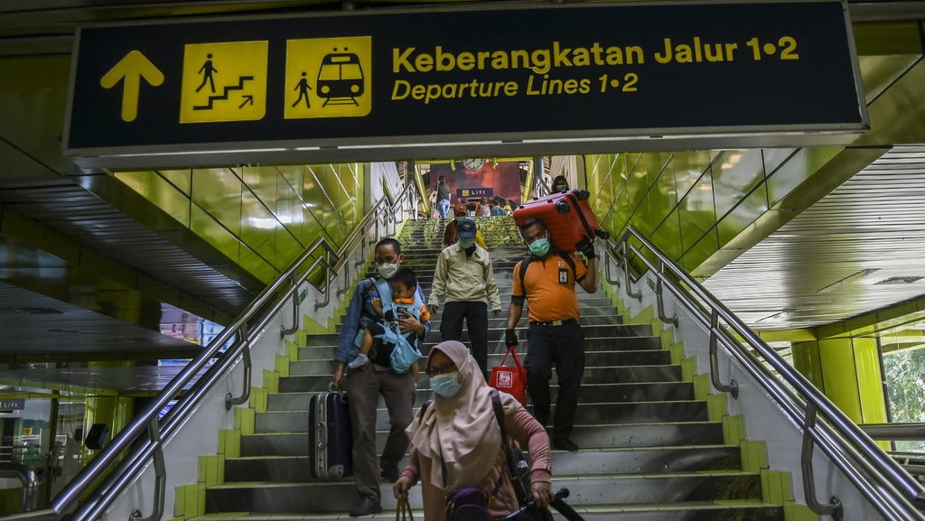 Kasus COVID-19 Meningkat, KAI Imbau Penumpang Pakai Masker Kasus COVID-19 Meningkat, KAI Imbau Penumpang Pakai Masker