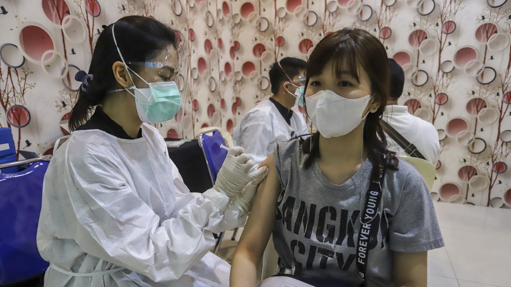 Mengapa Patuh Protokol Kesehatan Penting Meski Sudah Divaksinasi? Mengapa Patuh Protokol Kesehatan Penting Meski Sudah Divaksinasi?