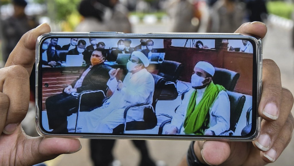 Rizieq Klaim Dapat Karangan Bunga Berisi Teror & Ledekan di RS UMMI Rizieq Klaim Dapat Karangan Bunga Berisi Teror & Ledekan di RS UMMI