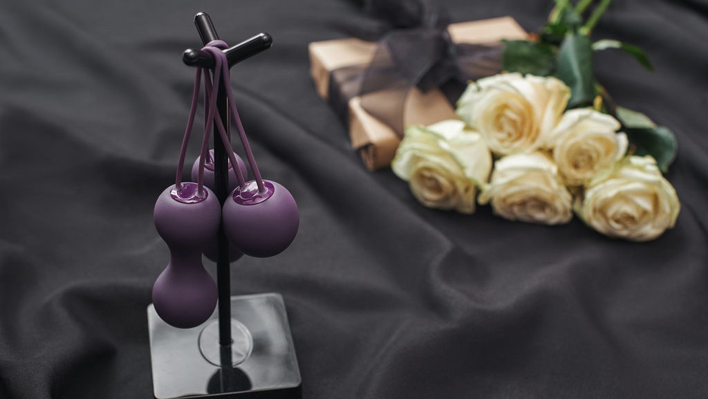 Daya Cengkeram Vagina Kendur Pasca-Melahirkan? Bola Kegel Solusinya