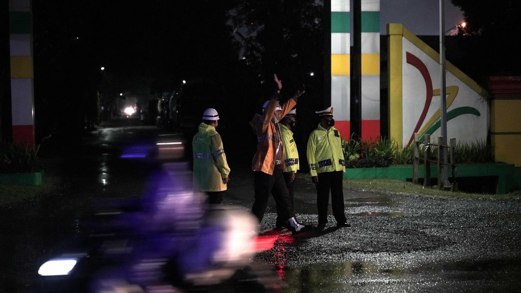Kebakaran Kilang Pertamina Cilacap: Sudah Padam, Warga Sekitar Aman Kebakaran Kilang Pertamina Cilacap: Sudah Padam, Warga Sekitar Aman
