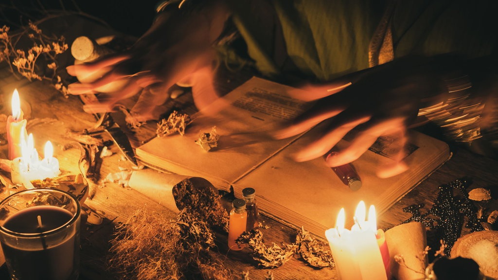 Posisi Terhormat Perempuan dalam Ritual Agama di Asia Tenggara Kuno