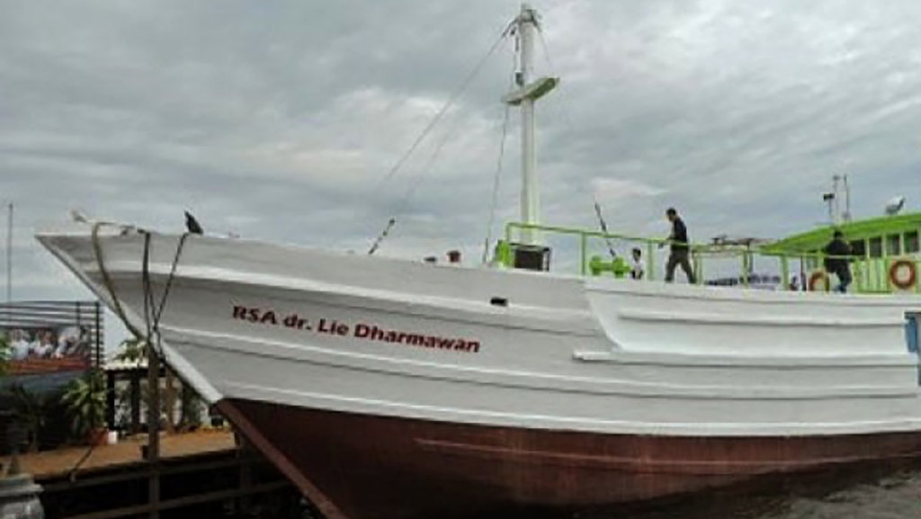 Mengenang RS Apung dr. Lie Dharmawan yang Terggelam di Perairan NTB Mengenang RS Apung dr. Lie Dharmawan yang Terggelam di Perairan NTB