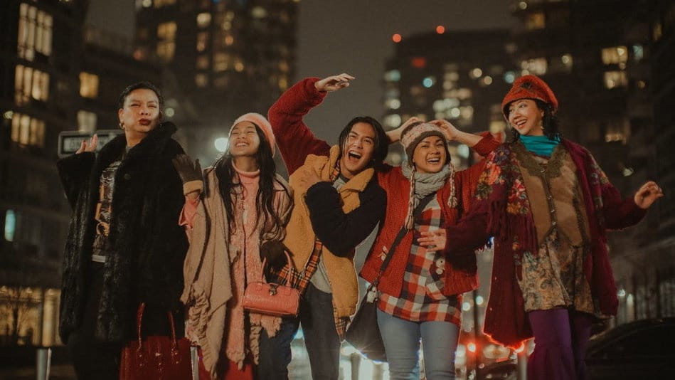 Ali & Ratu-Ratu Queens: Saat New York Tak Sekadar Latar Luar Negeri Ali & Ratu-Ratu Queens: Saat New York Tak Sekadar Latar Luar Negeri