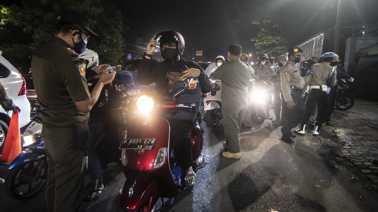 Kontroversi Kebijakan Pemda Matikan Lampu Jalan saat PPKM Darurat Kontroversi Kebijakan Pemda Matikan Lampu Jalan saat PPKM Darurat