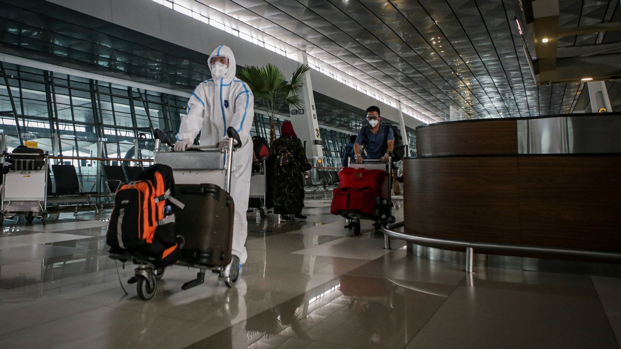 Polemik Syarat Naik Pesawat Wajib PCR: Beratkan Warga, Ditolak DPR Polemik Syarat Naik Pesawat Wajib PCR: Beratkan Warga, Ditolak DPR