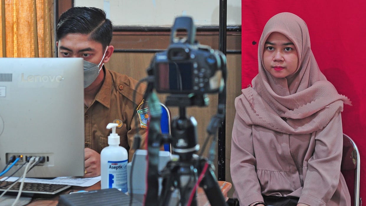 Apa Perbedaan Penduduk dan Warga Negara?