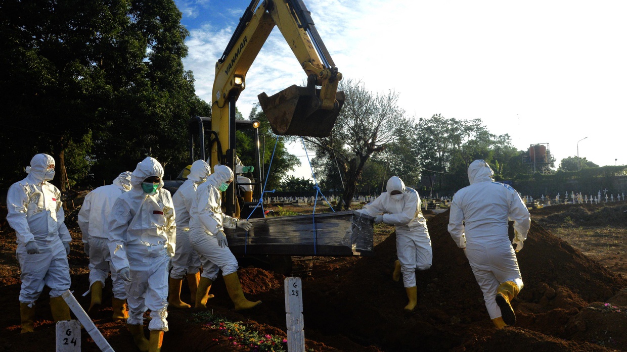 Grafik COVID Indonesia Juli 2021: Jauh dari Target & Tak Terkendali Grafik COVID Indonesia Juli 2021: Jauh dari Target & Tak Terkendali