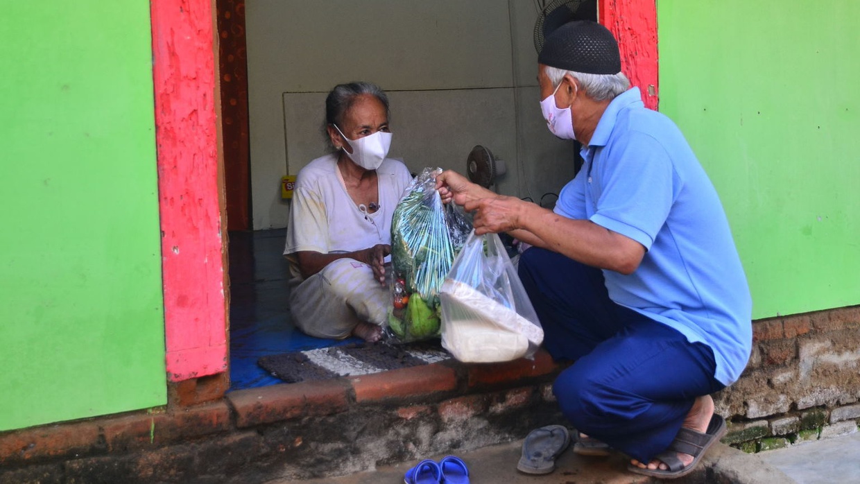 Pengertian Tindakan Sosial, Ciri, & Contohnya di Ilmu Sosiologi