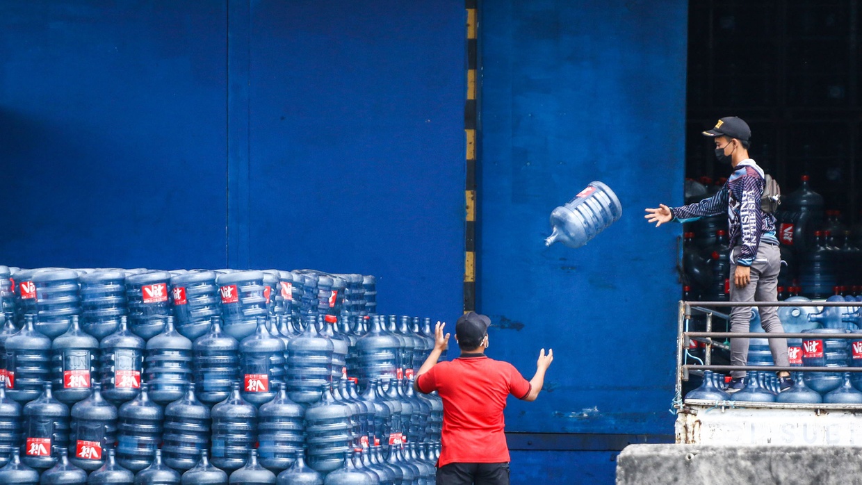Solusi Galon AMDK: Awasi Distribusi & Limbahnya