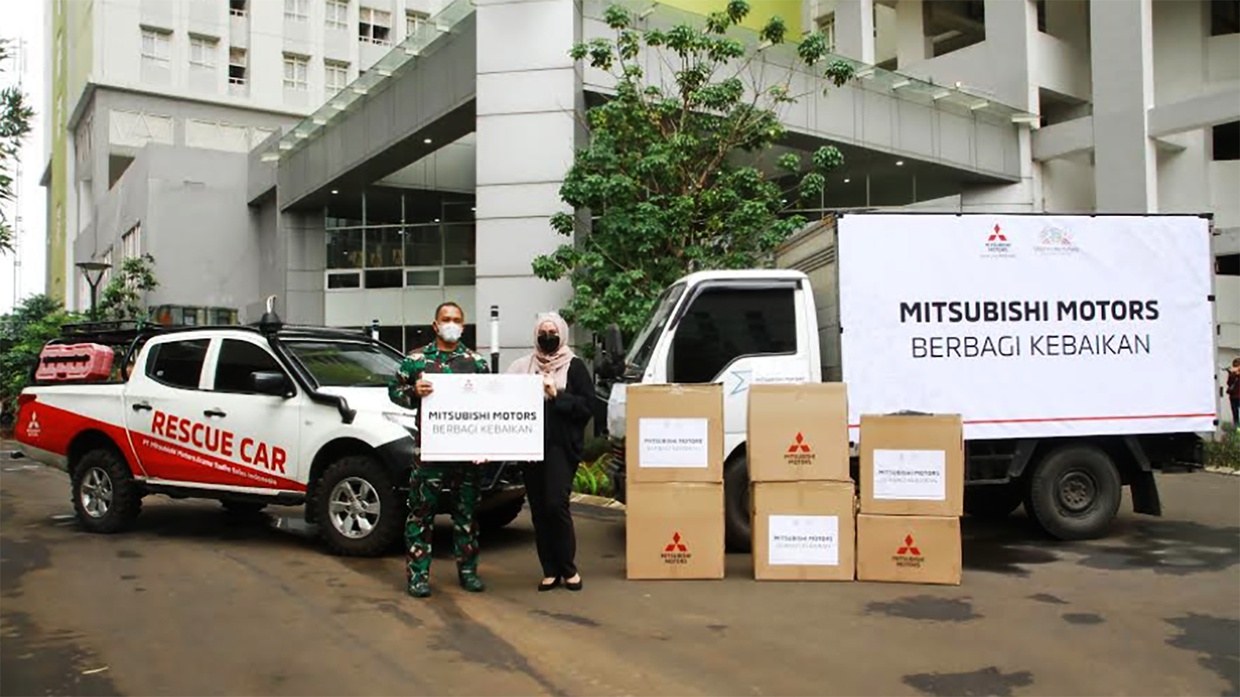 Mitsubishi Beri Bantuan untuk Nakes & Anak-Anak di Wisma Atlet Mitsubishi Beri Bantuan untuk Nakes & Anak-Anak di Wisma Atlet