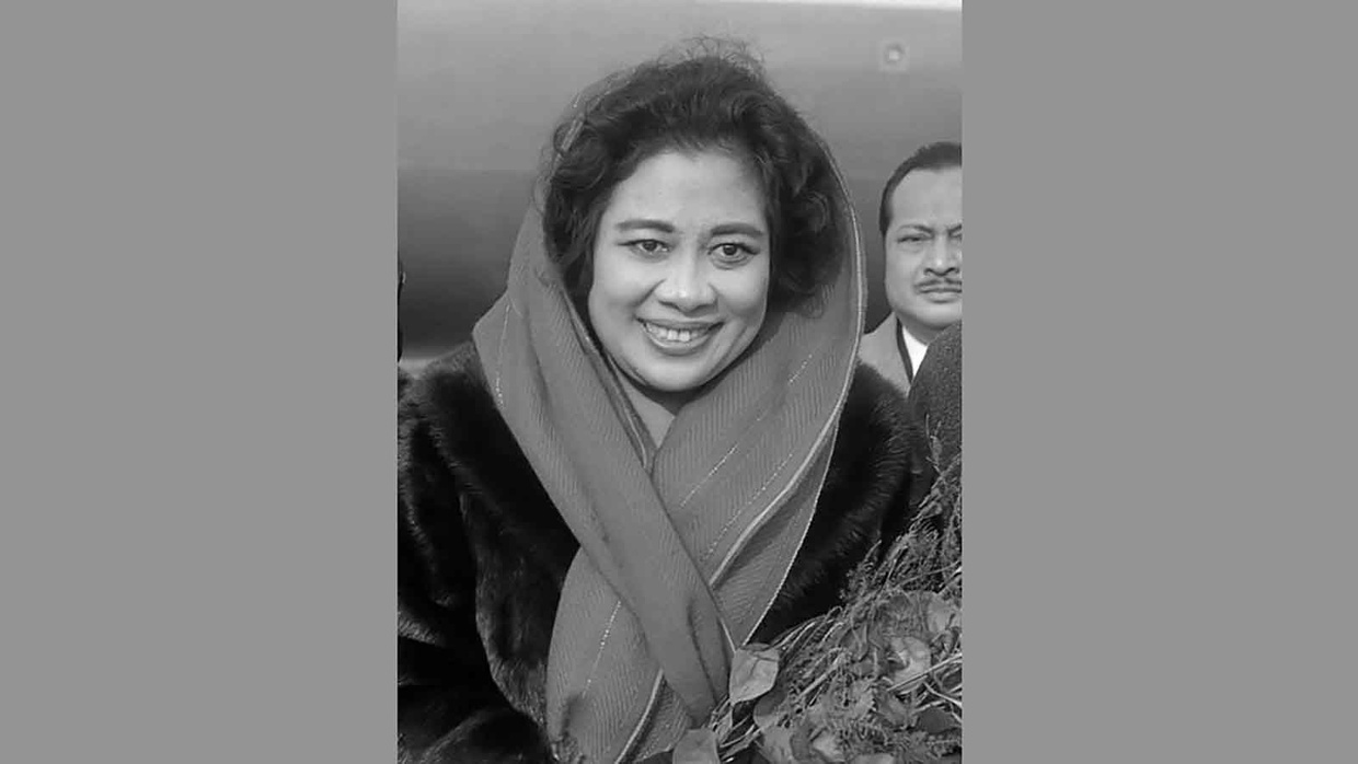 Biografi Singkat Fatmawati Penjahit Bendera Merah Putih Pertama Biografi Singkat Fatmawati Penjahit Bendera Merah Putih Pertama