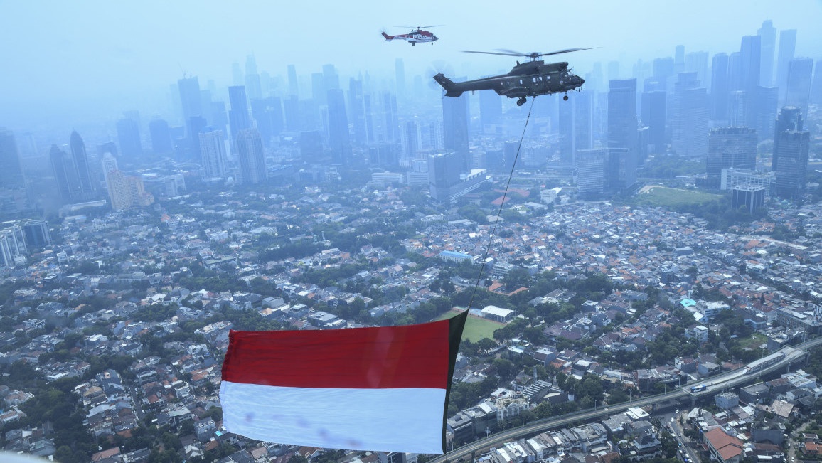 Pengibaran Bendera Merah Putih di Berbagai Daerah di Indonesia